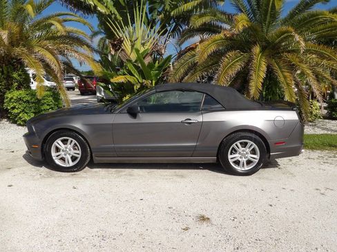 Used 2013 Ford Mustang V6 2dr Convertible image 3