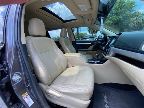 Used 2015 Toyota Highlander XLE image 35