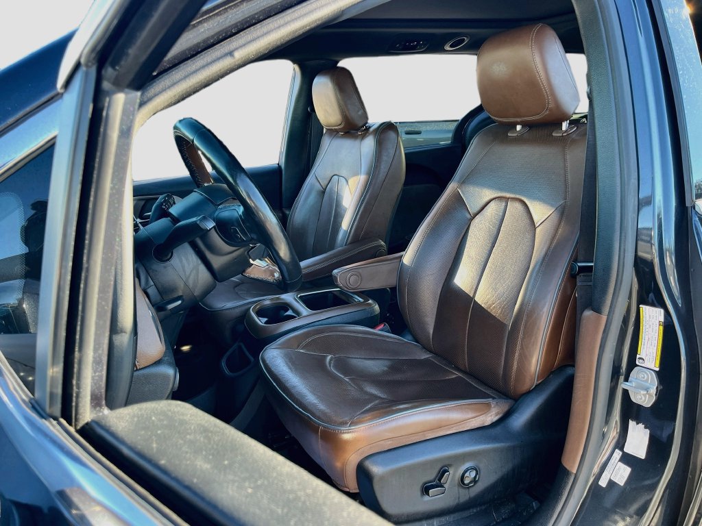 Used 2020 Chrysler Pacifica Limited FWD image 21