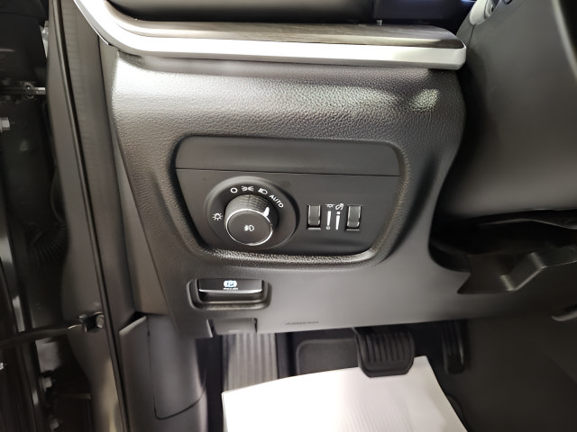 Used 2026 Jeep Grand Cherokee Limited AWD/4WD image 21