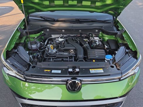 New 2025 Volkswagen Taos SEL image 9