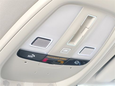 Certified 2023 Volvo XC60 B5 Ultimate w/ Climate Package image 34