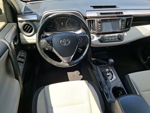 Used 2018 Toyota RAV4 XLE AWD/4WD image 12