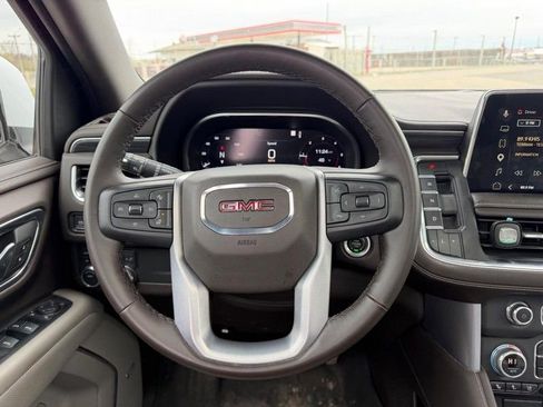 Used 2023 GMC Yukon XL SLT w/ SLT Premium Package AWD/4WD image 13