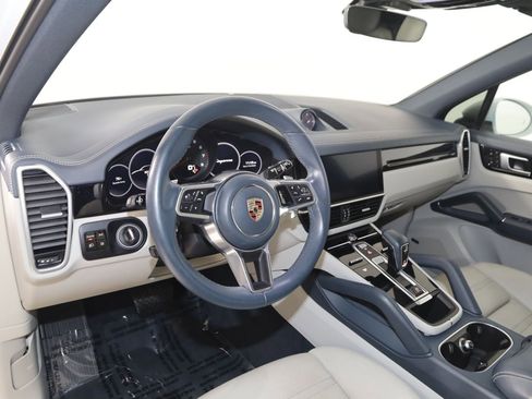Used 2020 Porsche Cayenne AWD/4WD image 32