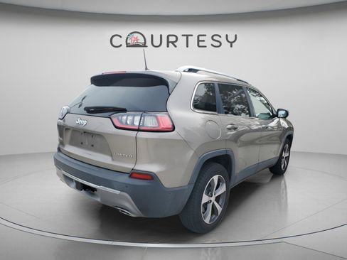 Used 2019 Jeep Cherokee Limited w/ Technology Group AWD/4WD image 3