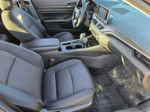 Used 2024 Nissan Altima 2.5 SV image 18