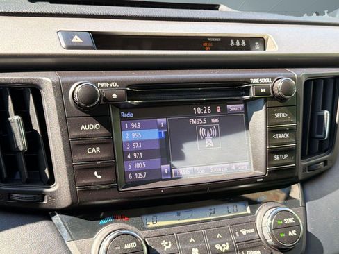 Used 2018 Toyota RAV4 XLE FWD image 22
