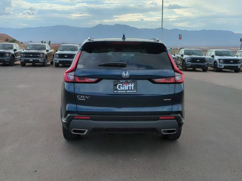 Used 2024 Honda CR-V Sport Touring image 4