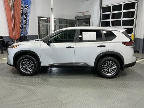 Used 2025 Nissan Rogue S image 31
