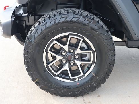 New 2025 Jeep Wrangler Rubicon w/ Convenience Group image 17