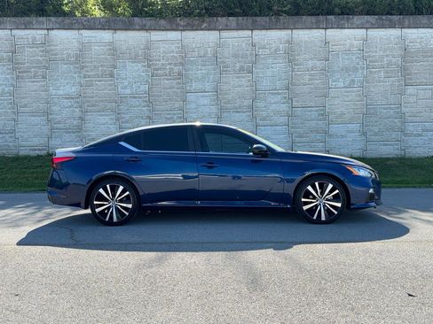 Used 2021 Nissan Altima 2.5 SR image 2