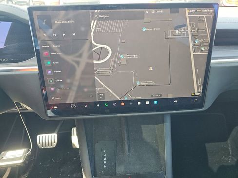 Used 2024 Tesla Model X image 4