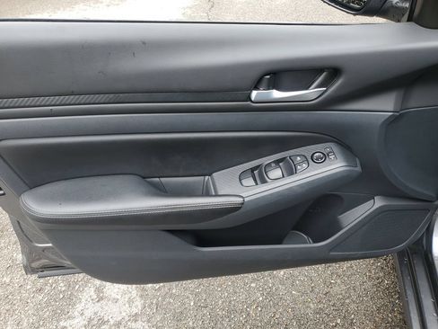 Certified 2025 Nissan Altima 2.5 SV FWD image 13