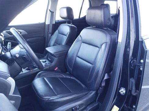 Used 2021 Chevrolet Traverse RS image 27