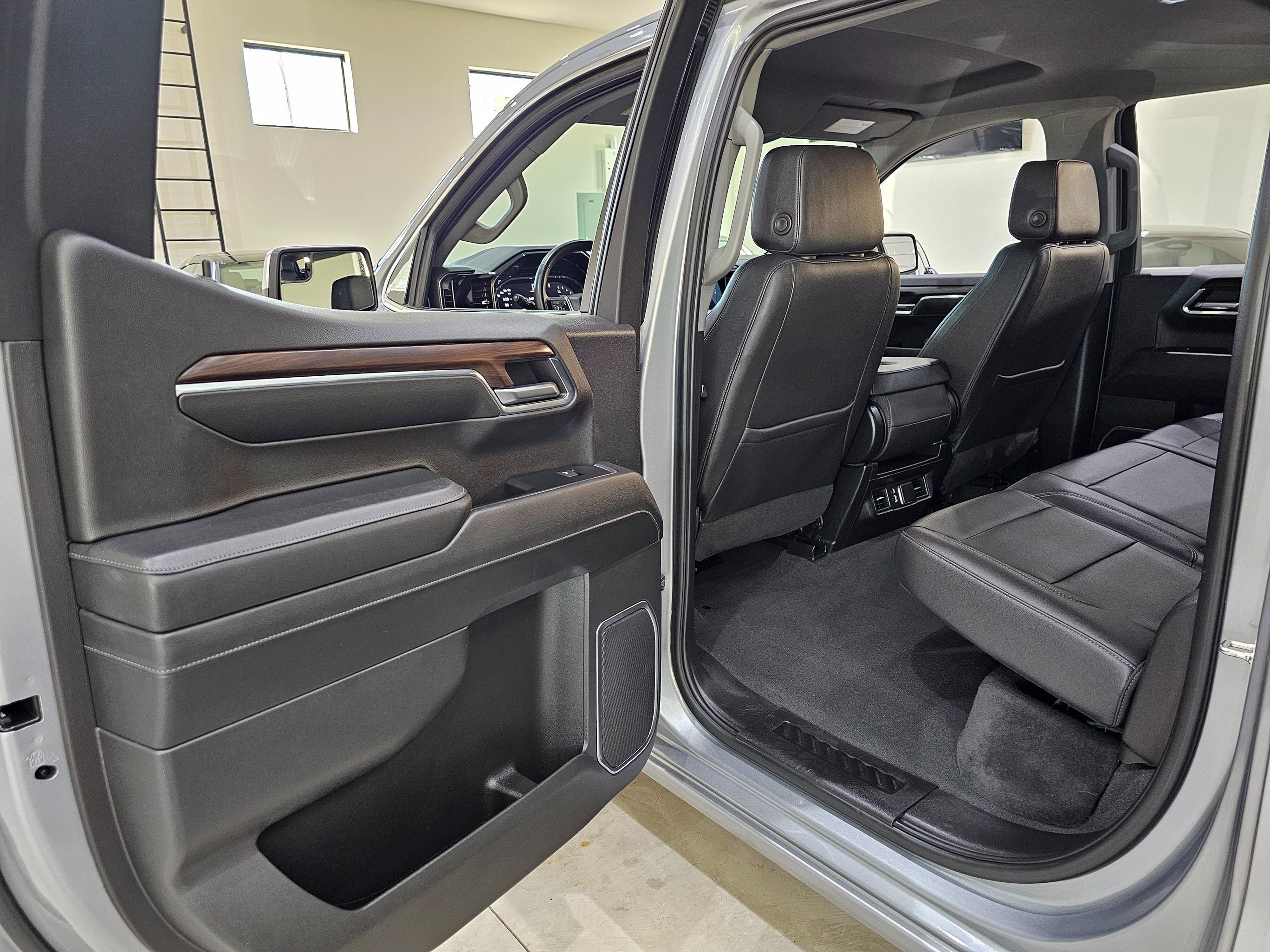Used 2024 GMC Sierra 1500 SLT AWD/4WD image 18