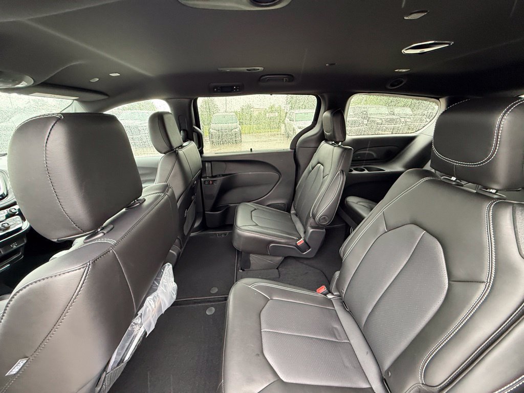 New 2027 Chrysler Pacifica Select w/ Family Tech Group FWD image 23