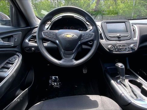 Used 2016 Chevrolet Malibu LT FWD image 4