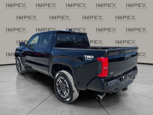 Used 2025 Toyota Tacoma TRD Sport AWD/4WD image 3