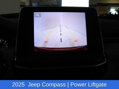 Used 2025 Jeep Compass Latitude w/ Sun & Sound Group image 17