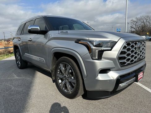 Used 2025 Toyota Sequoia Capstone image 4