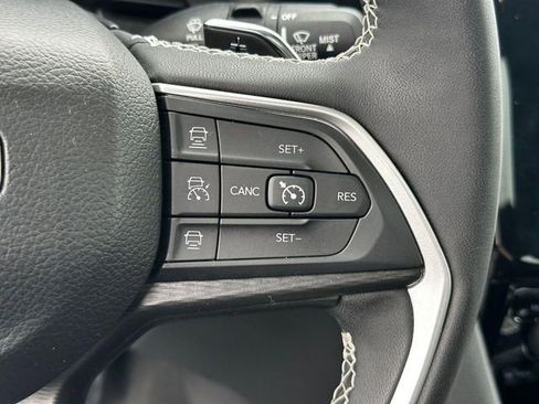 Used 2023 Jeep Grand Cherokee L Laredo AWD/4WD image 19