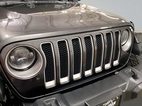 Used 2018 Jeep Wrangler Unlimited Sahara AWD/4WD image 29