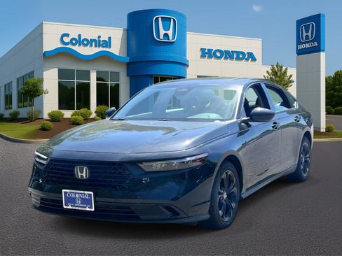 Used 2025 Honda Accord SE image 2