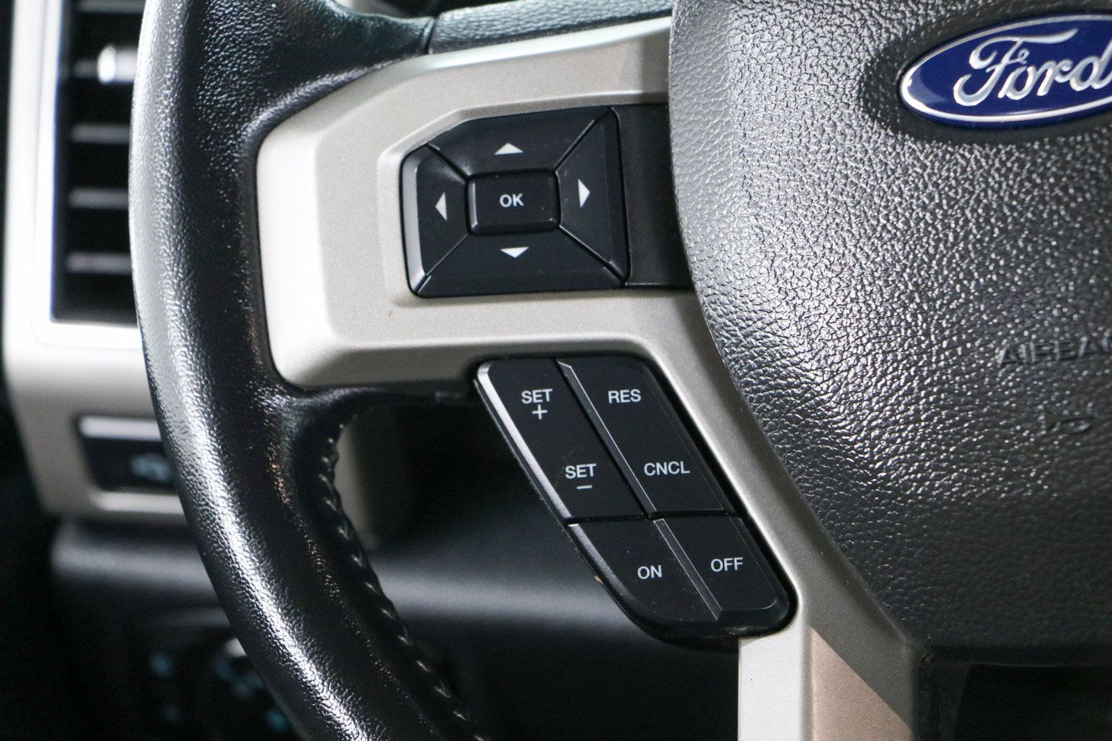 Used 2022 Ford F250 Lariat w/ Lariat Value Package AWD/4WD image 14
