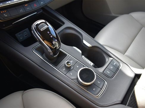 Used 2022 Cadillac XT4 Premium Luxury image 21