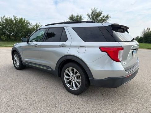 Used 2020 Ford Explorer XLT w/ Equipment Group 202A RWD image 2