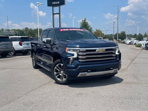 Used 2022 Chevrolet Silverado 1500 High Country w/ High Country Premium Package AWD/4WD image 2