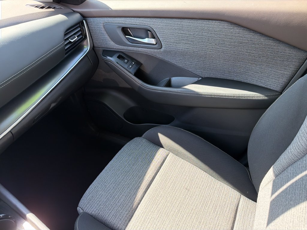 Used 2021 Nissan Rogue SV FWD image 29