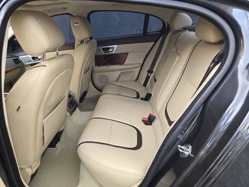 Used 2013 Jaguar XF 3.0 RWD image 9