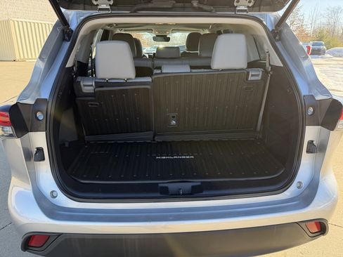 Certified 2023 Toyota Highlander XLE image 30
