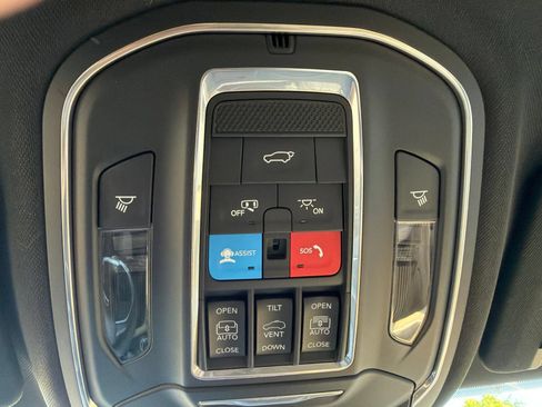 Used 2025 Jeep Grand Cherokee L Limited w/ Luxury Tech Group II AWD/4WD image 29