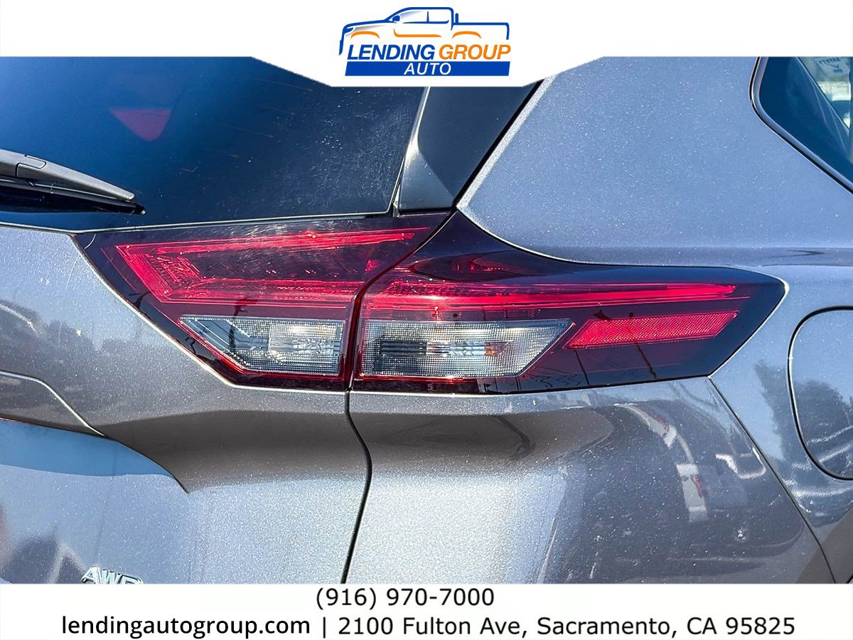 Used 2023 Nissan Rogue S AWD/4WD image 8