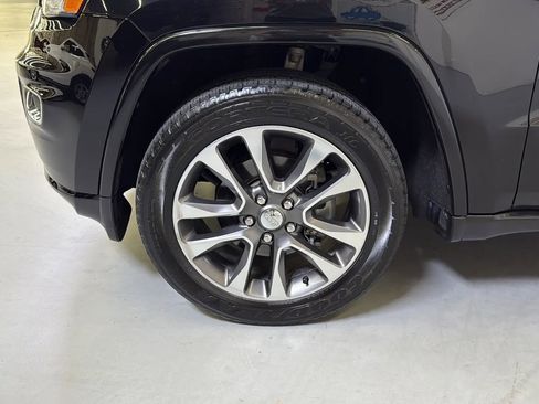 Used 2018 Jeep Grand Cherokee Overland w/ Trailer Tow Group IV RWD image 27