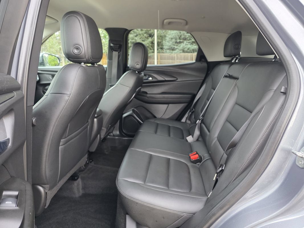 Used 2021 Chevrolet TrailBlazer LT w/ Premium Seating Package AWD/4WD image 17