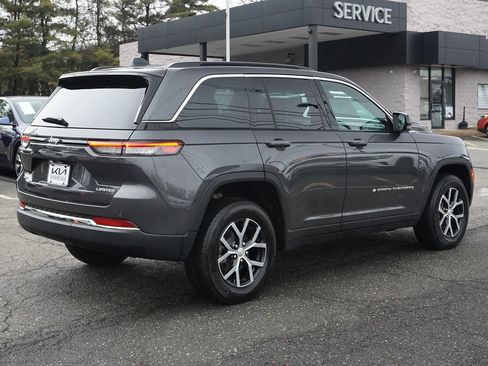 Used 2025 Jeep Grand Cherokee Limited image 13