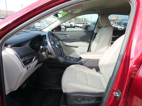 Used 2019 Cadillac XT4 Luxury image 16