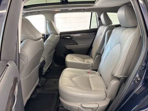 Used 2022 Toyota Highlander Platinum image 41