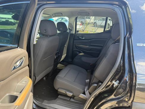 Used 2022 GMC Acadia SLE FWD image 30