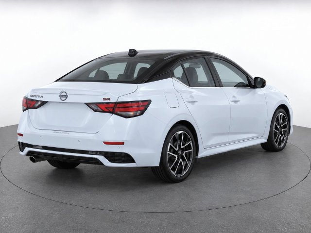 Used 2025 Nissan Sentra SR FWD image 3