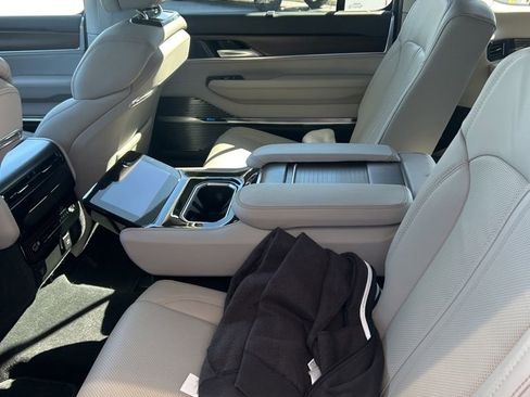 Used 2023 Jeep Grand Wagoneer 4WD w/ Convenience Group III image 2