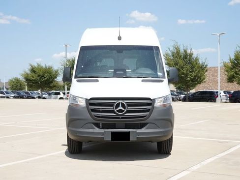 Used 2025 Mercedes-Benz Sprinter 2500 image 2