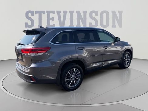 Used 2019 Toyota Highlander XLE AWD/4WD image 5