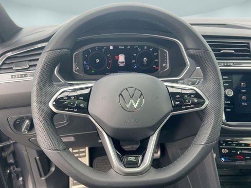 Certified 2022 Volkswagen Tiguan SEL R-Line image 17