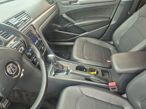 Used 2018 Volkswagen Passat 2.0T R-Line FWD image 15