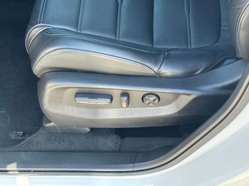 Used 2020 Honda CR-V Touring image 4